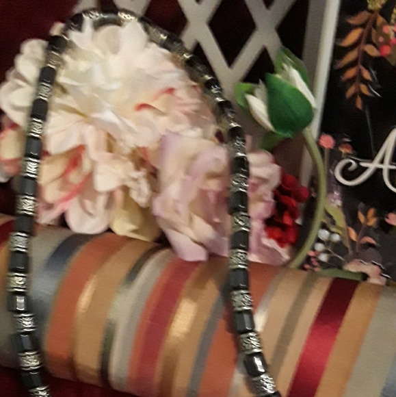 Neckless - Picture 2 of 3